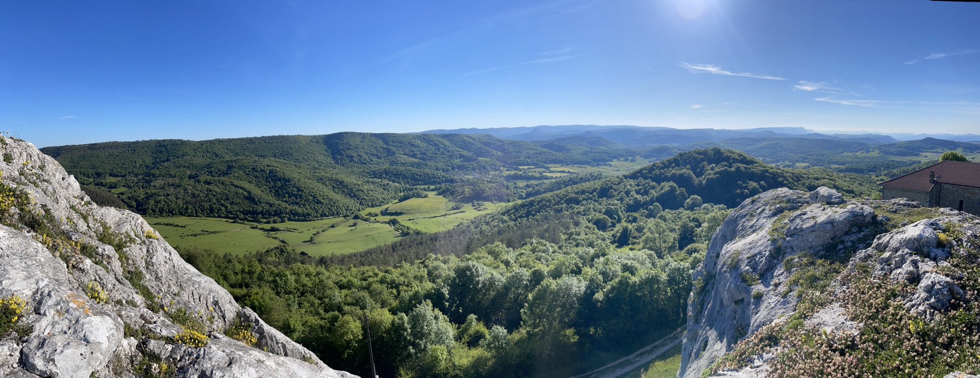 Paisaje impresionante visto desde el Santuario de Oro en Murguía, Álava
